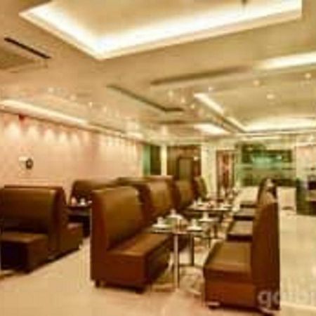 Hotel Sumith Palace Пудучеррі Екстер'єр фото