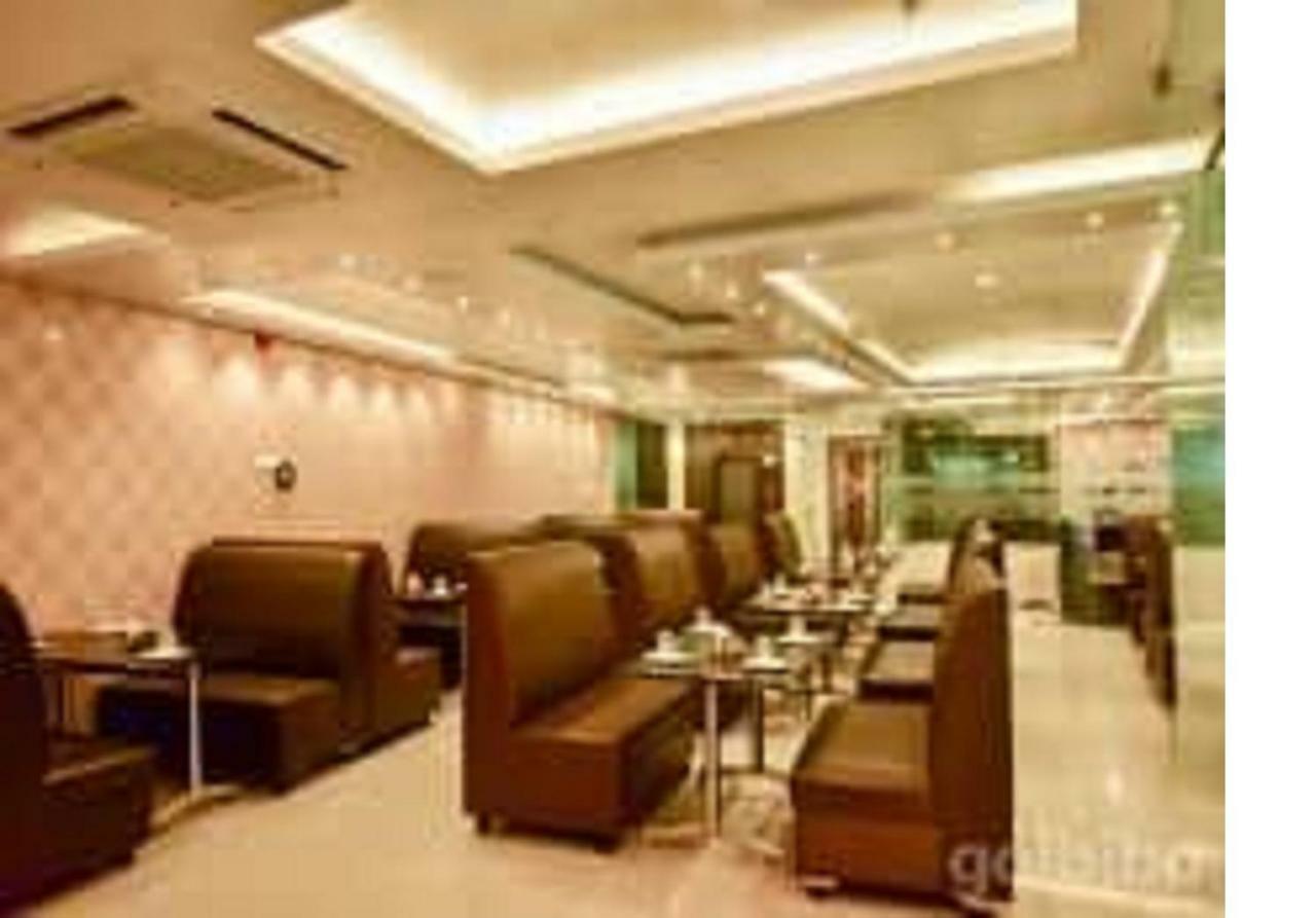 Hotel Sumith Palace Пудучеррі Екстер'єр фото